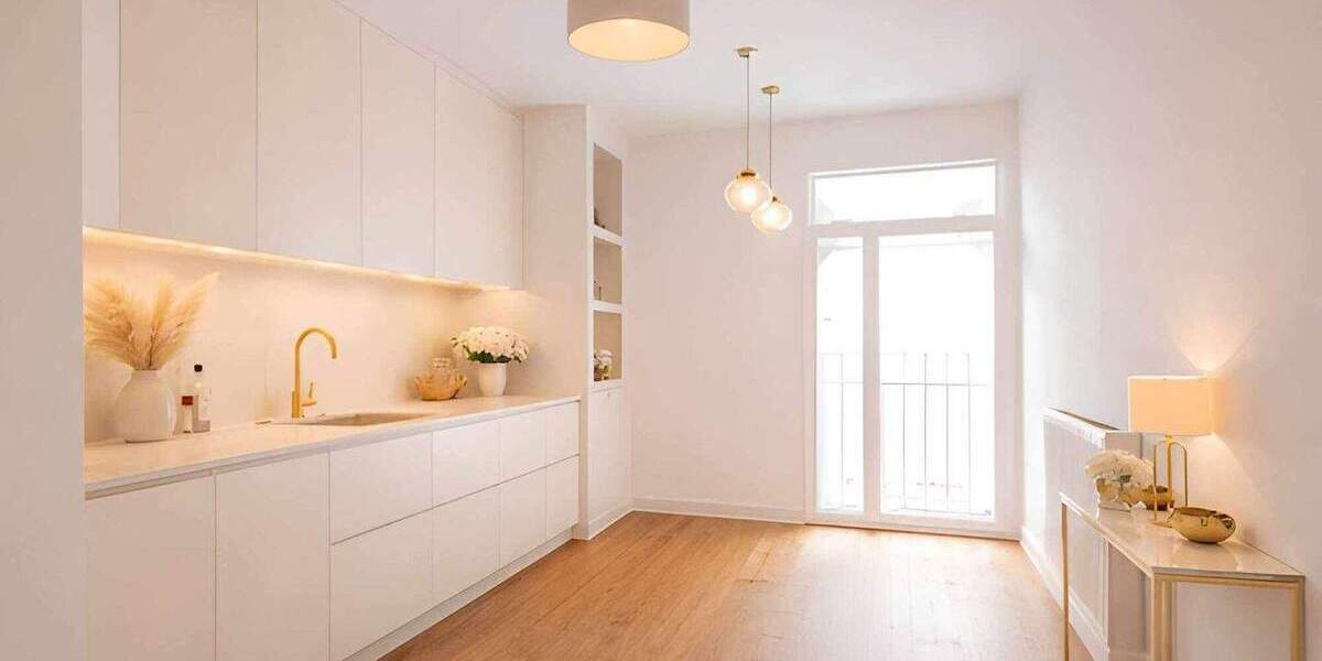 Altbaucharme trifft moderne Eleganz - Hochwertig modernisiert mit Aufzug und sehr guter Anbindung 3 zimmer