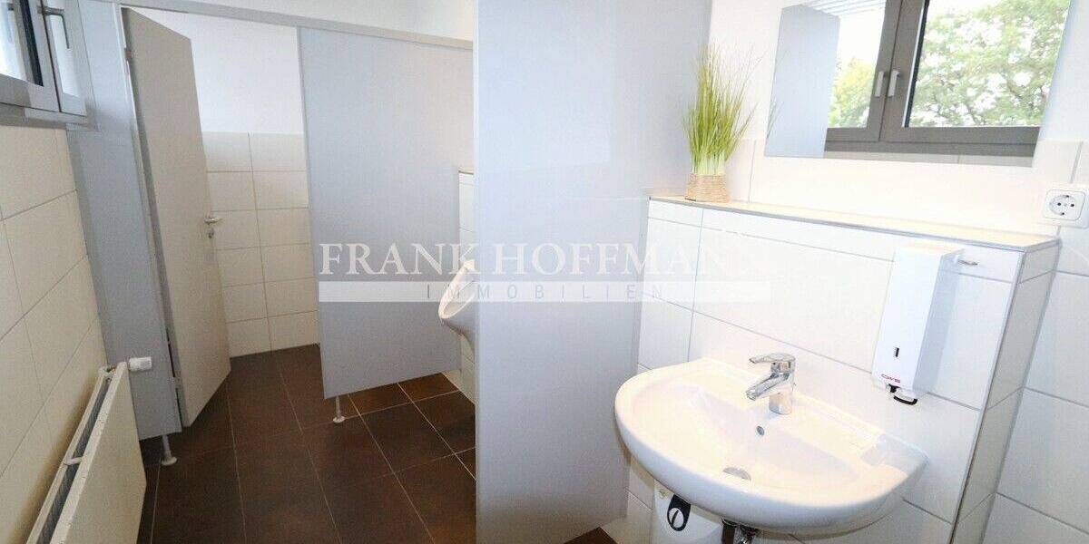 Flexible Bürofläche mit Stellplätzen und Keller in Quickborn zimmer