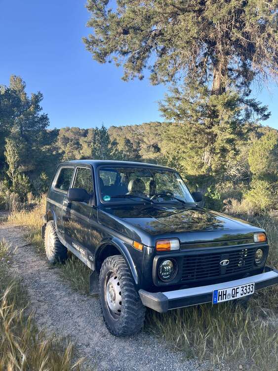 Lada Taiga 42.000 km 9.000 € Hamburg 22523