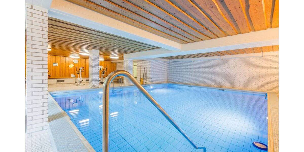 Familienwohnung mit Schwimmbad: Direkt am Poppenbüttler Markt auf einer Ebene wohnen 5 zimmer