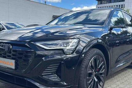 Audi Q8 e-tron 26.276 km 54.950 &euro; Hamburg 22047