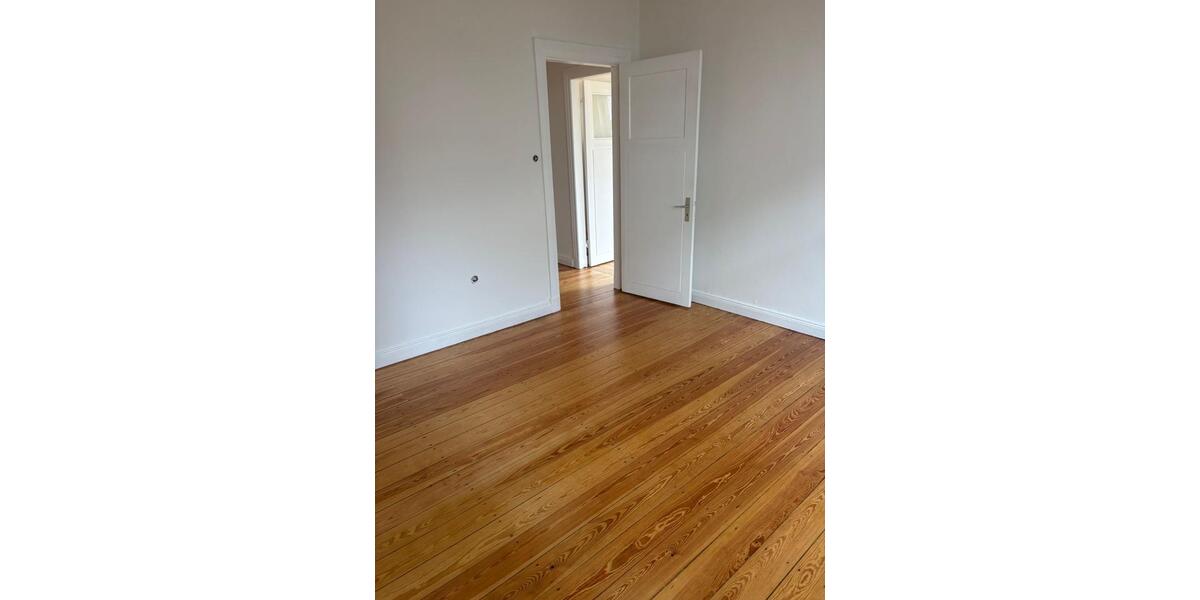 Helle 4-Zimmer-Altbauwhg. mit Terrasse nach Kernsanierung 100 m² 4 zimmer