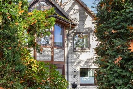 Haus Hamburg Ohlsdorf - 9 Zimmer, 237 m&sup2;, 1.450.000&euro; | Angebot:26122576