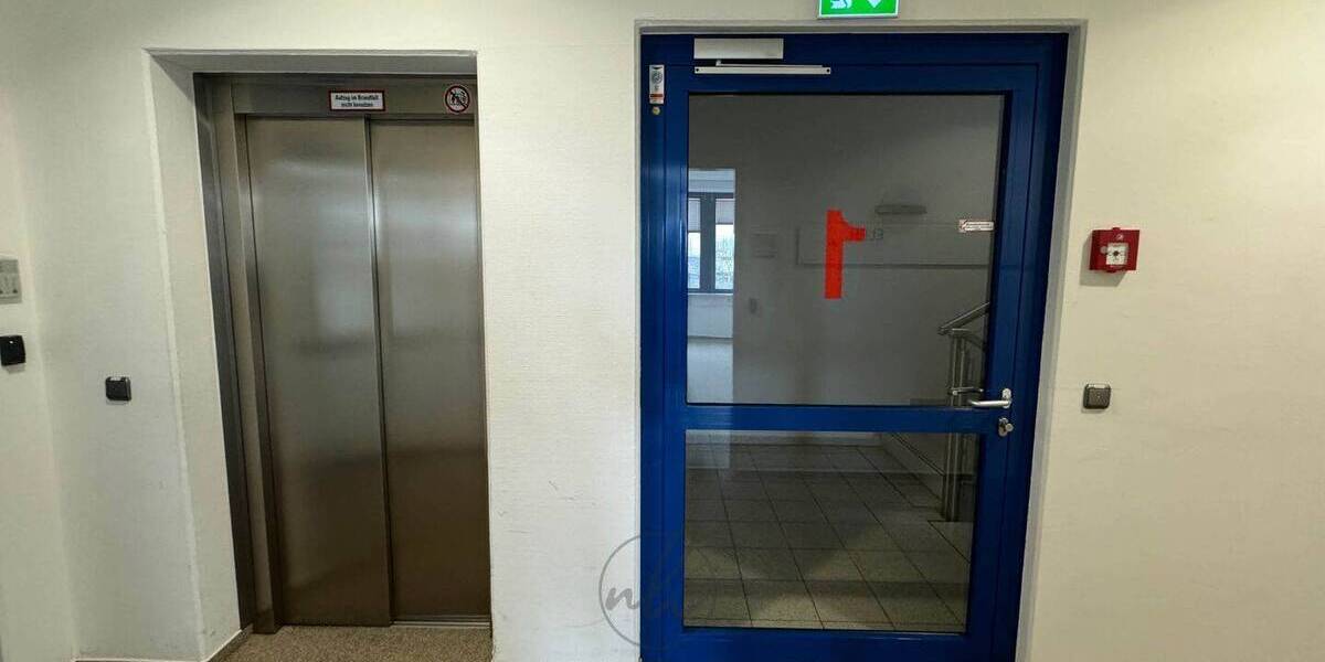 Gewerbeobjekt Hamburg Rahlstedt - 3 Zimmer, 120 m&sup2;, 1.560&euro; | Angebot:26825755