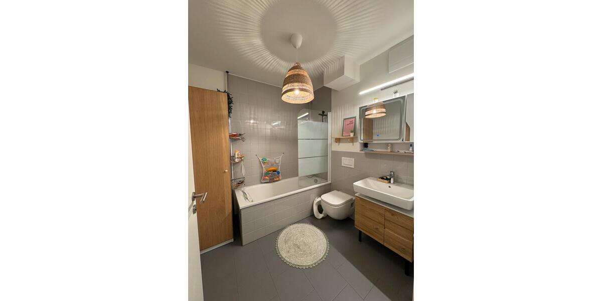 ZWISCHENMIETE März 3-Zimmer Wohnung 3.5 zimmer