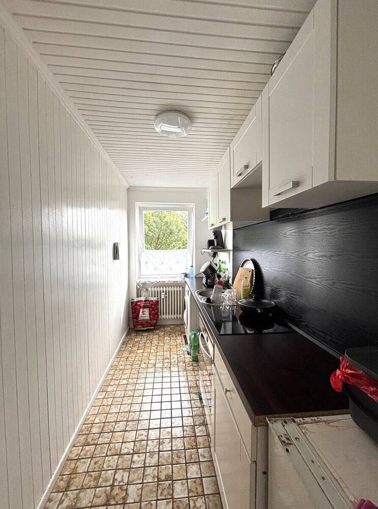 Attraktive und lichtdurchflutete 2-Zi.-Wohnung mit großem Balkon, Aufzug und Weitblick