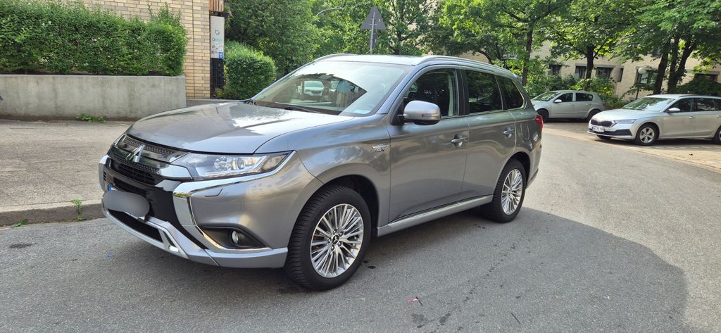Mitsubishi Plug-in Hybrid Outlander 52.400 km 24.500 &euro; Hamburg 22767