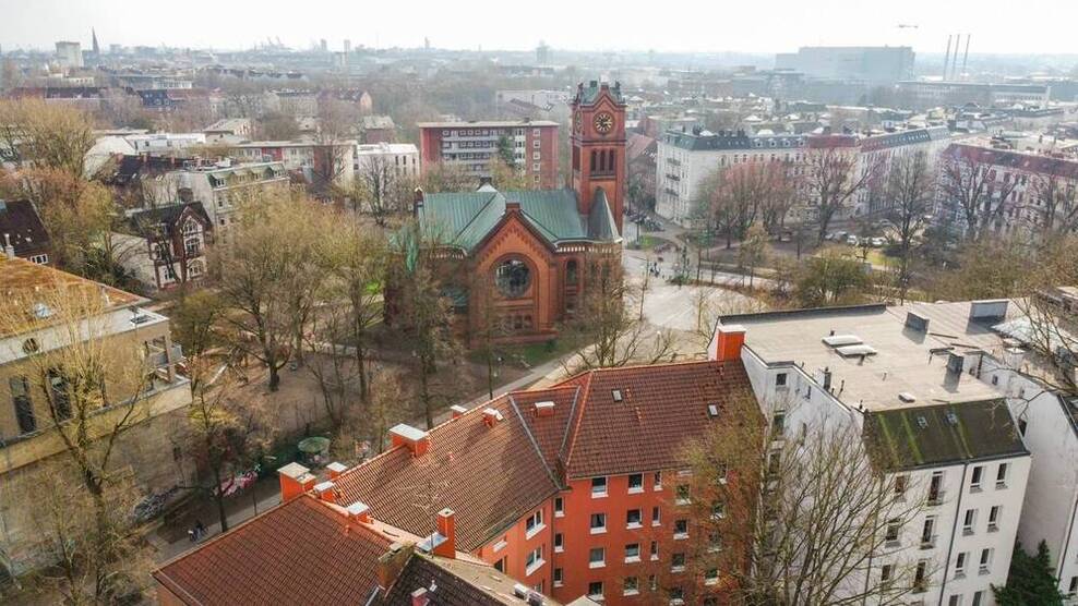 Möblierte, rückwärtig gelegene 2-Zi.-Wohnung mit Süd-West-Loggia, Keller und Dachboden