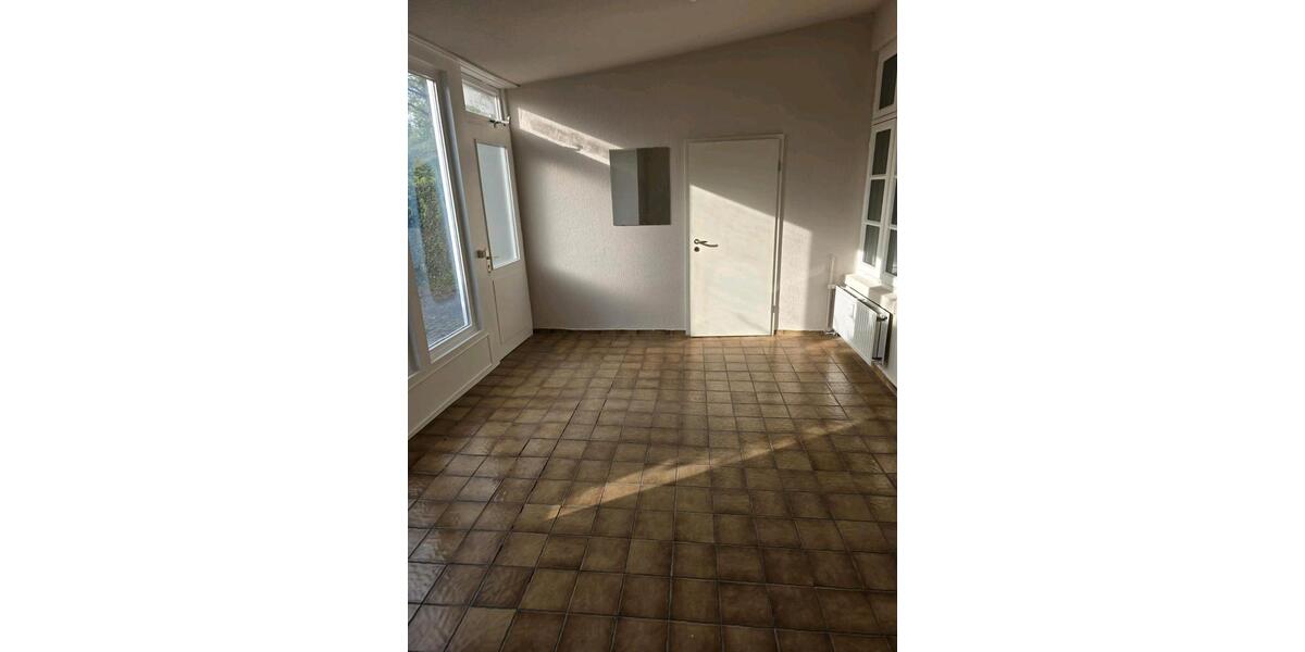 Erdgeschoßwohnung Pinneberg - 5 Zimmer, 150 m&sup2;, 2.300&euro; | Angebot:26381904