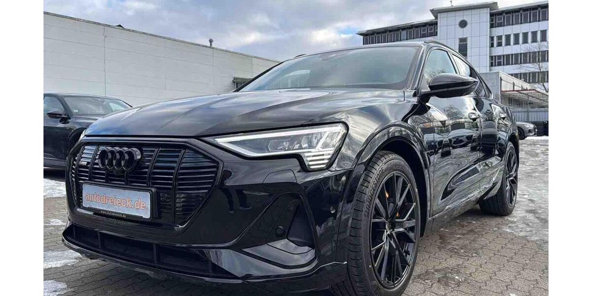 Audi e-tron 17.942 km 34.950 &euro; Hamburg 22047