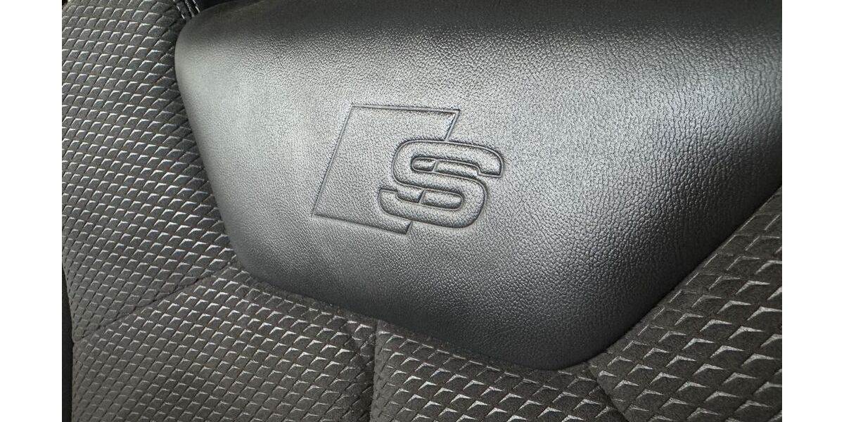 Audi Q3 105.359 km 26.490 &euro; Hamburg 20537