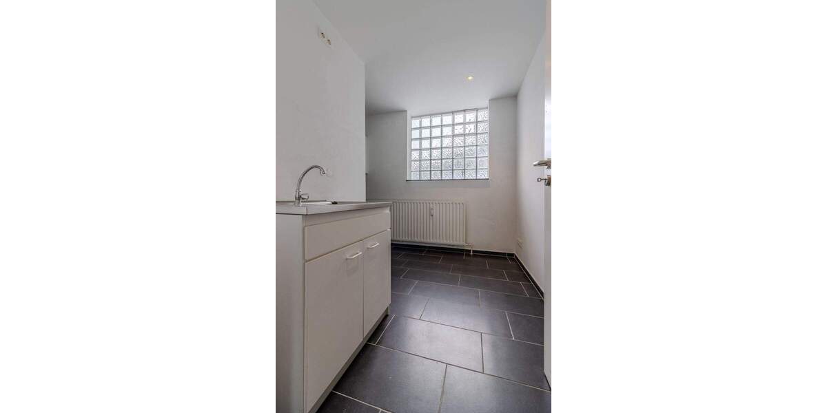 Geräumige Ladenfläche mit breiter Fensterfront nähe Bahnhofstraße und Elbufer! 1 zimmer