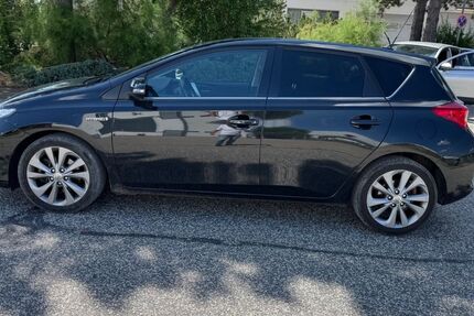 Toyota Auris 124.770 km 10.490 &euro; Barsbüttel 22885