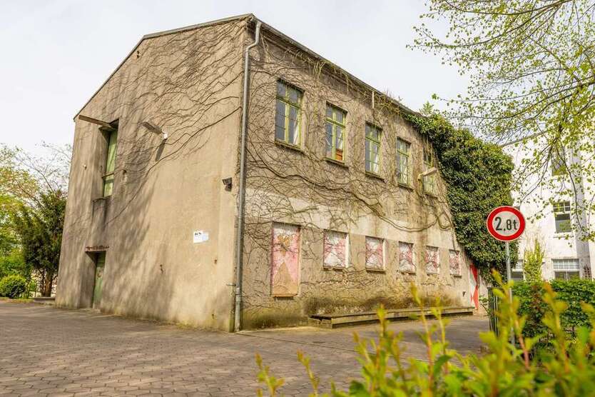 Haus zum Kaufen in Elmshorn 222.000 € 290 m²