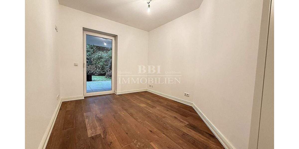 Erdgeschosswohnung mit Südgarten und 2 TG - Stilvolles Wohnen in privater Atmosphäre 4 zimmer