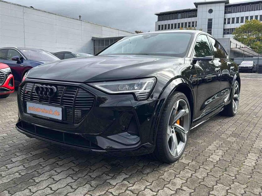 Audi e-tron 20.552 km 46.950 € Hamburg 22047
