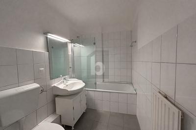 MÖBLIERT, MIT BALKONBLICK INS GRÜNE 3 zimmer