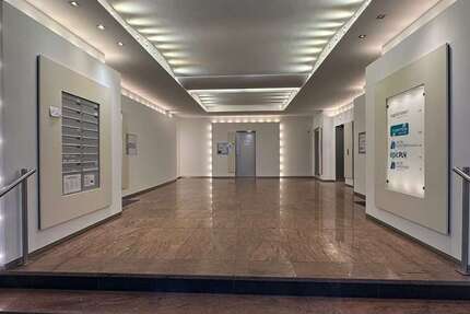 Büro in Hamburg 819 € 90.02 m²
