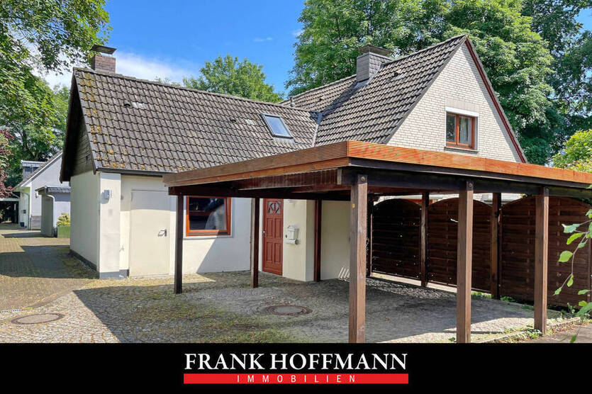 Vermietetes Zweifamilienhaus in Hamburg-Poppenbüttel