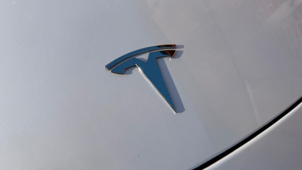 Tesla Model 3 60.000 km 27.600 &euro; Hamburg 21077