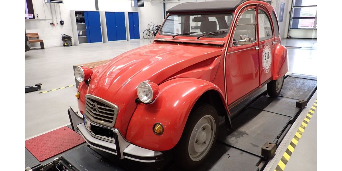 Citroen 2 CV 98.600 km 8.990 &euro; Hamburg 22041