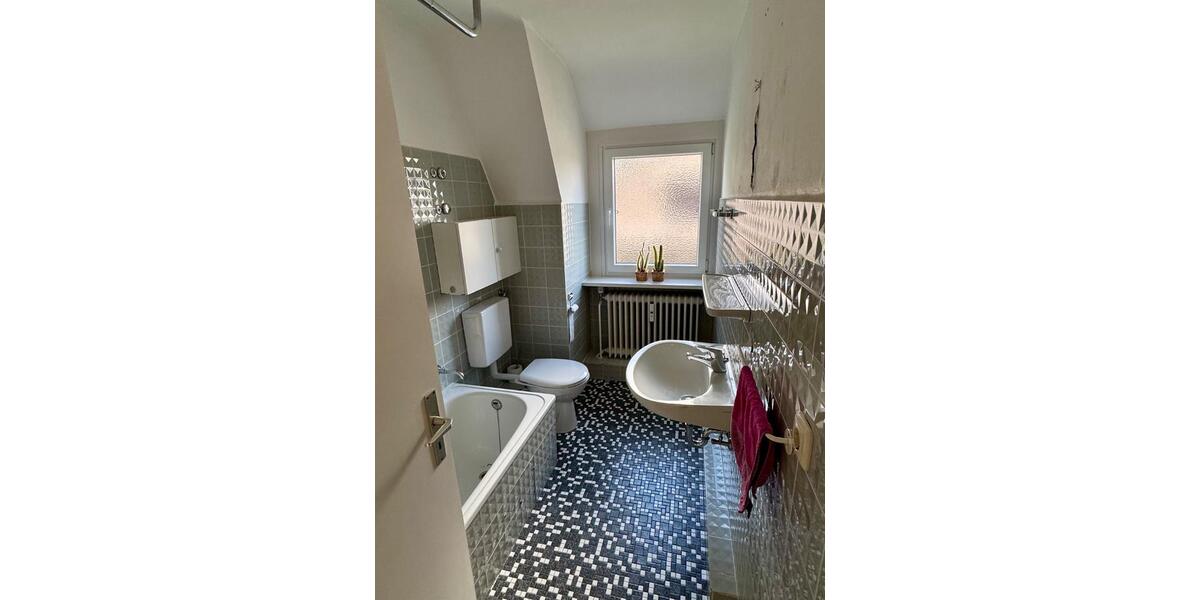 Dachgeschoßwohnung Hamburg Altona - 2.5 Zimmer, 89 m&sup2;, 1.300&euro; | Angebot:26123736