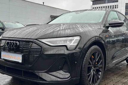 Audi e-tron 44.408 km 38.950 &euro; Hamburg 22047