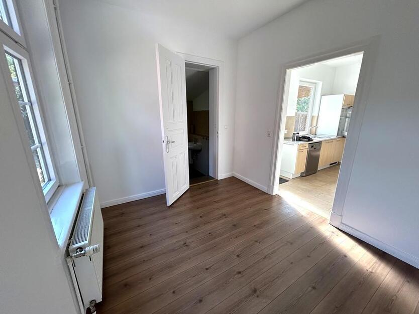 Schönes gepflegtes ZFH mit großem Garten + Werkstatt von privat