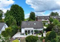 Familientraum in Quickborn – Großes Einfamilienhaus mit Indoorpool, Sauna, XXL-Garten & Carport