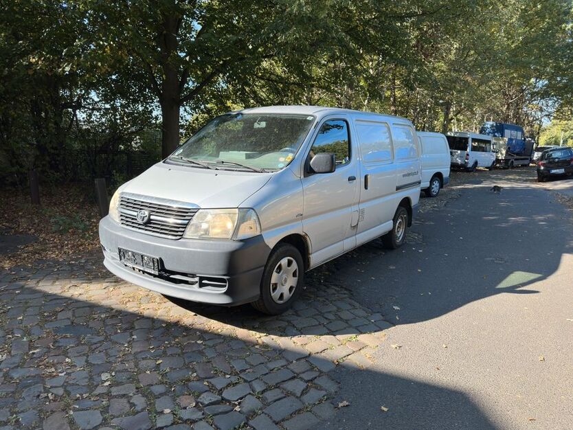 Toyota Hiace 173.658 km 5.800 € HAMBURG 22113