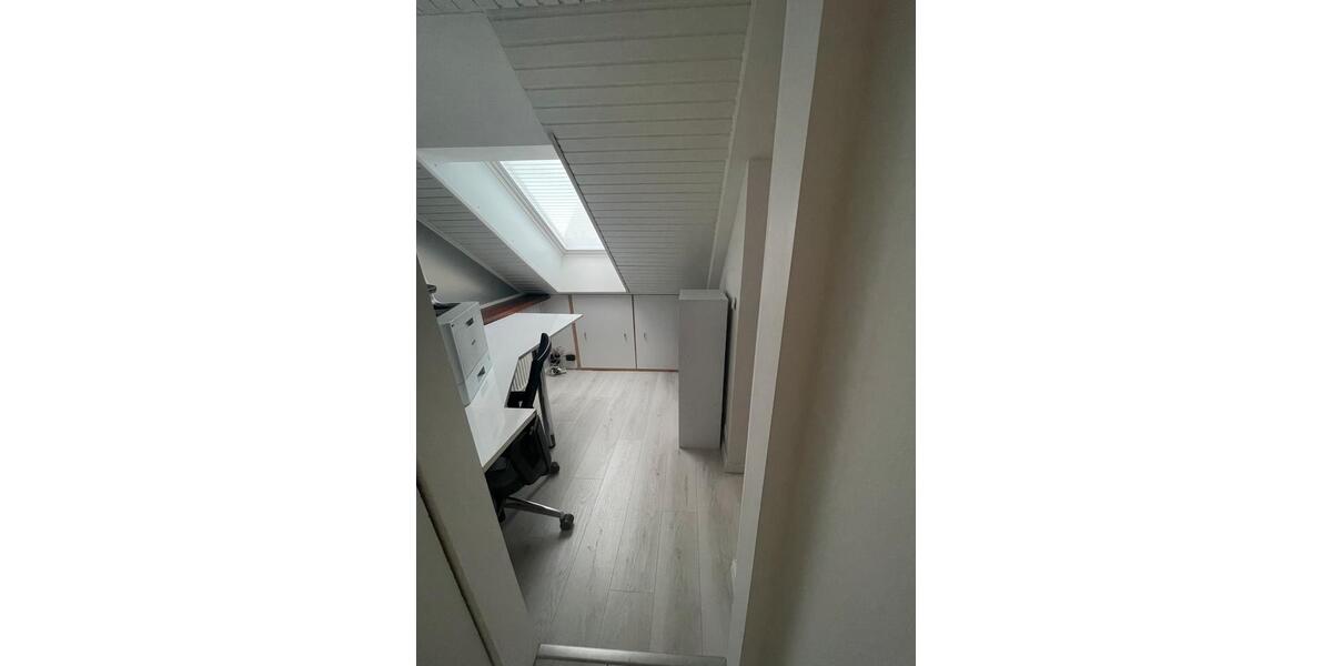 Etagenwohnung Rellingen - 3 Zimmer, 83 m&sup2;, 1.900&euro; | Angebot:25299743