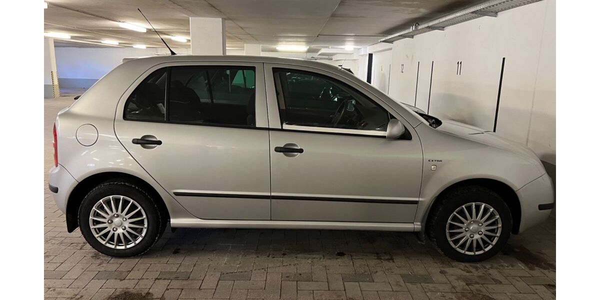 Skoda Fabia 102.000 km 3.400 € Hamburg 22047
