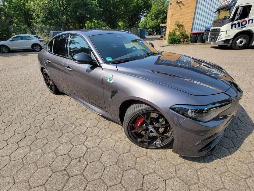 Alfa Romeo Giulia 17.600 km 72.800 € Hamburg 21107