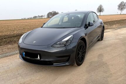 Tesla Model 3 50.750 km 25.700 &euro; Hamburg 22301