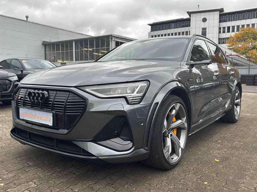 Audi e-tron 94.293 km 39.950 € Hamburg 22047