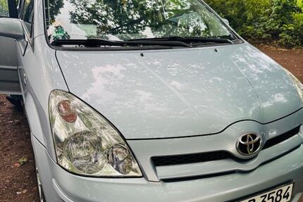 Toyota Corolla Verso 163.000 km 3.600 &euro; Hamburg 22547