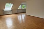 Helle Dachgeschoßwohnung mit Südbalkon plus 60m² Stauraum