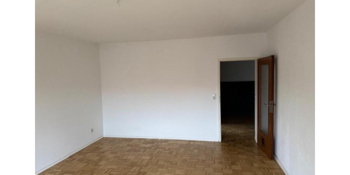Schöne 3,5 Zimmer Wohnung mit Balkon, Keller und Parkplatz 3 zimmer