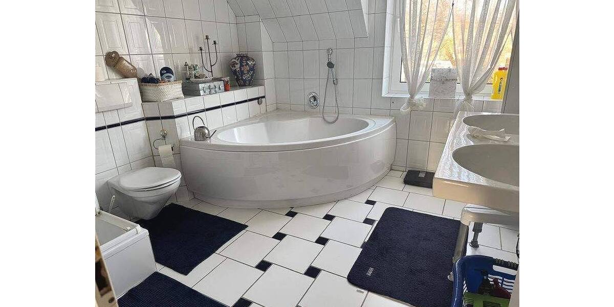 Reihenmittelhaus Hamburg Schnelsen - 6 Zimmer, 150 m&sup2;, 3.500&euro; | Angebot:25985928