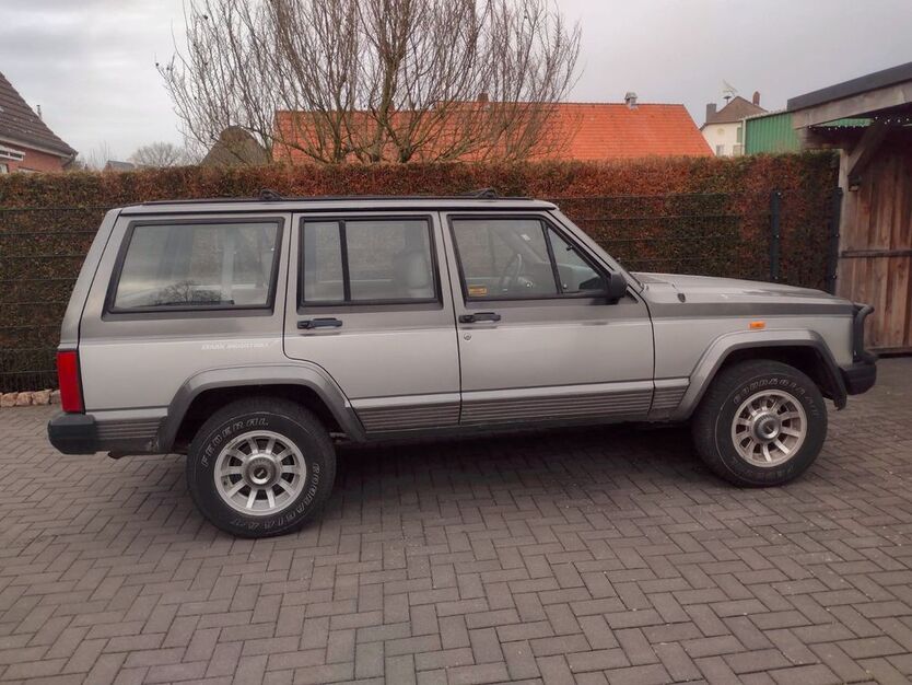 Jeep Cherokee 242.000 km 6.600 € Jork 21635