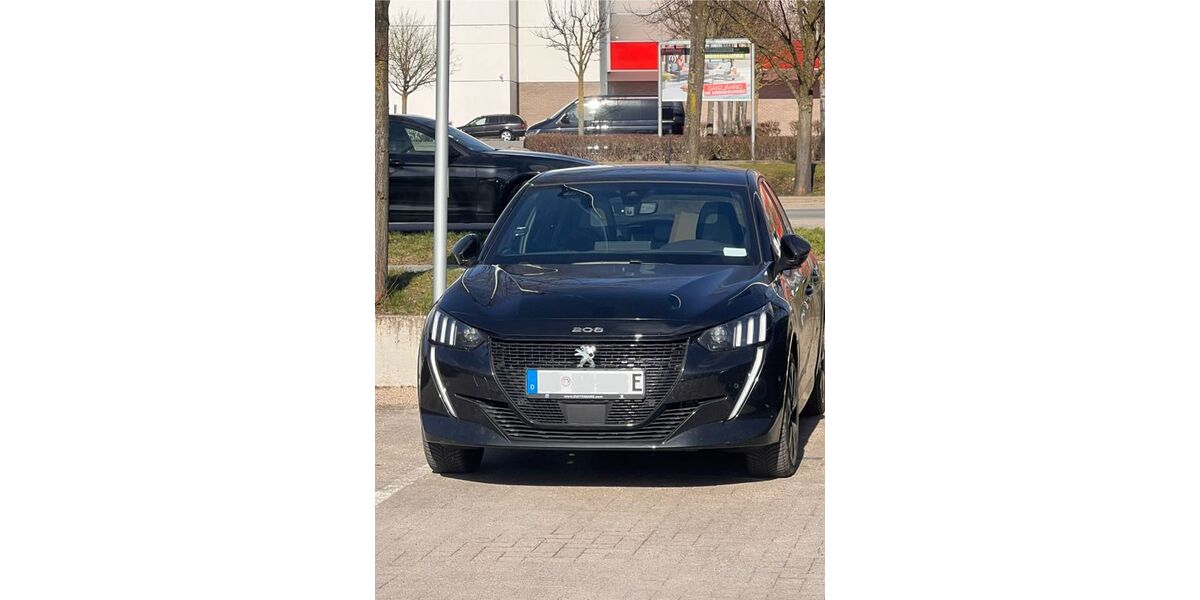 Peugeot 208 69.000 km 10.900 &euro; Hamburg 20457