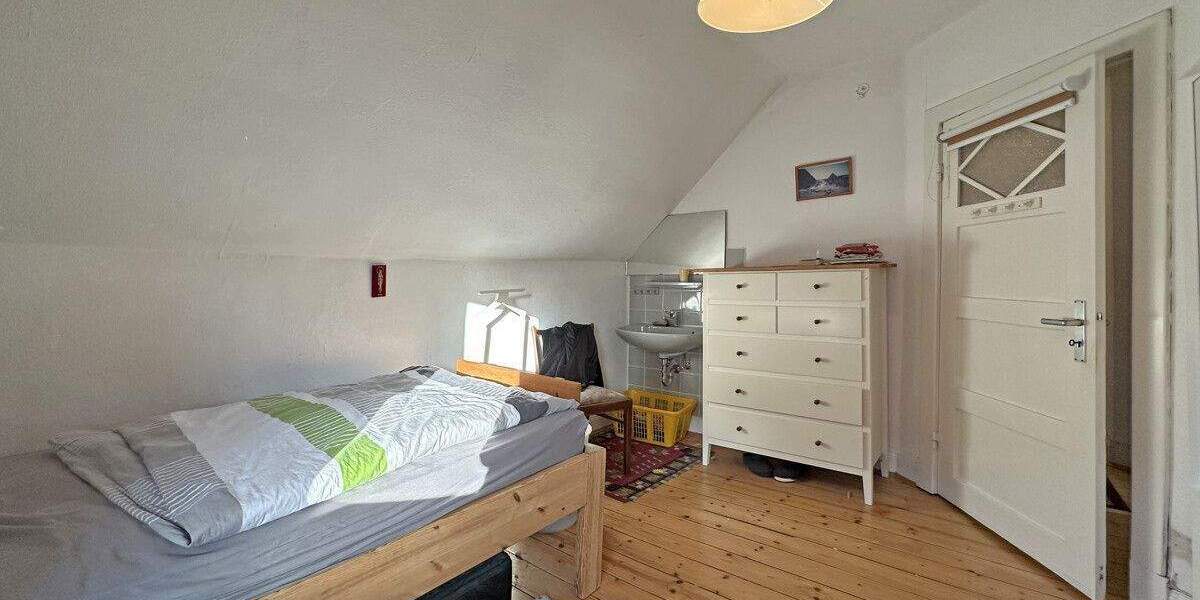 Altbau-Doppelhaushälfte mit großem Garten 4 zimmer