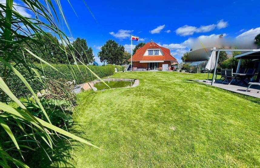 F-R-E-I- Traum Walmdach-Haus mit Feldblick