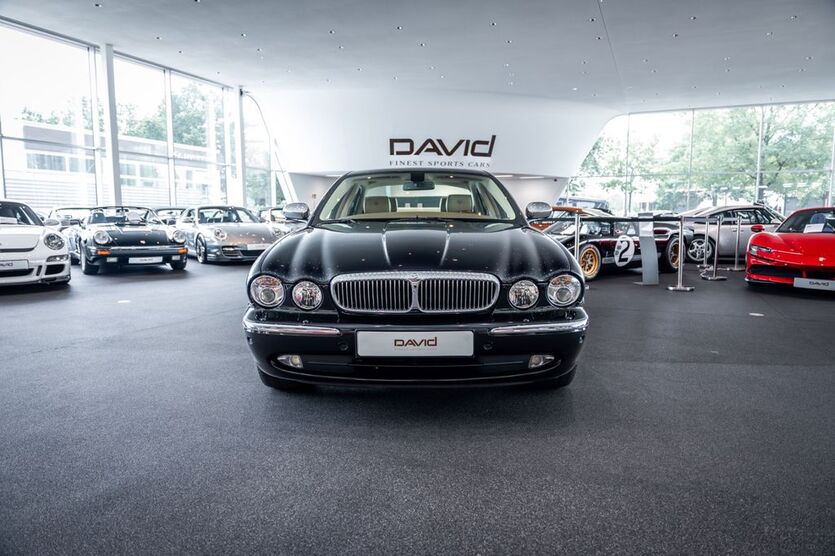 Jaguar Daimler 86.021 km 34.990 € Hamburg 22047