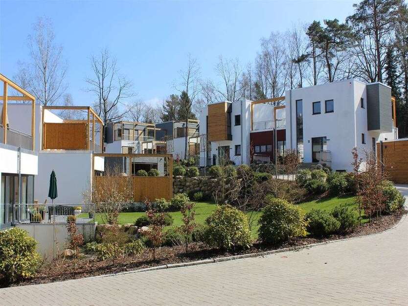 Haus zum Mieten in Buchholz 2.415 € 230 m²