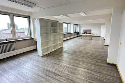 ca. 400 m² Büroetage im 3.OG mit eigener Küche und WC zimmer