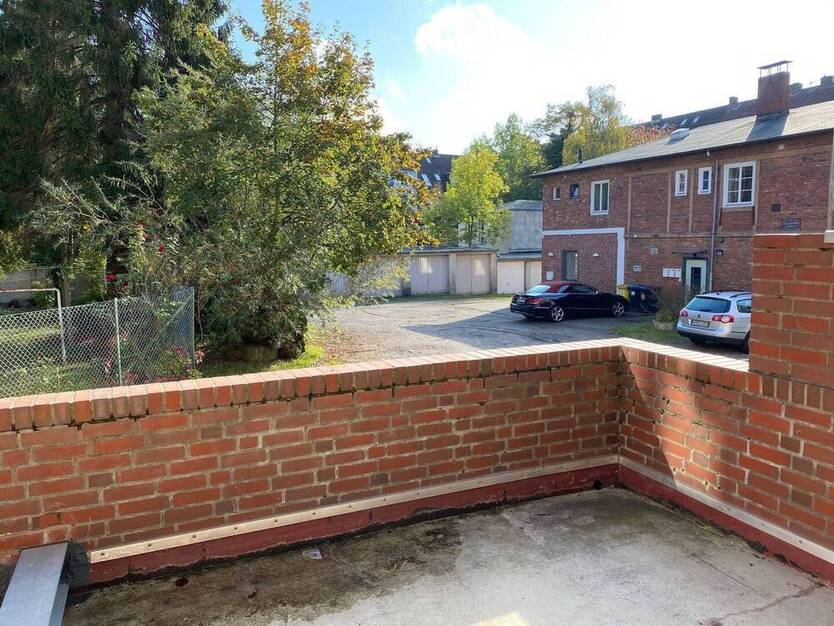 HH-BergedorfNähe S-Bahn, 2,5 Zi.-Whg65m², EBK, Dielenboden, großer BalkonTerrasse 860,- inkl. zzgl. Hzg.