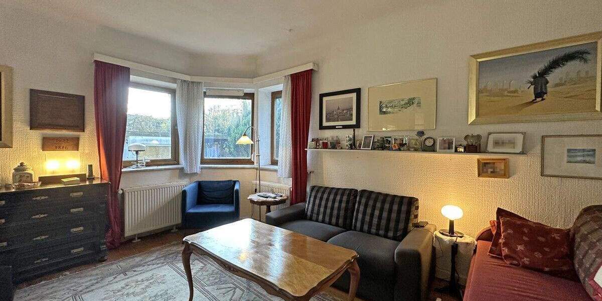 Altbau-Doppelhaushälfte mit großem Garten 4 zimmer