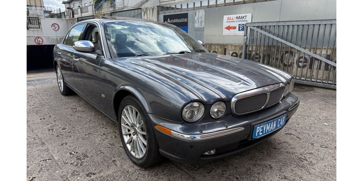 Jaguar XJ 154.000 km 11.900 € Hamburg 22111