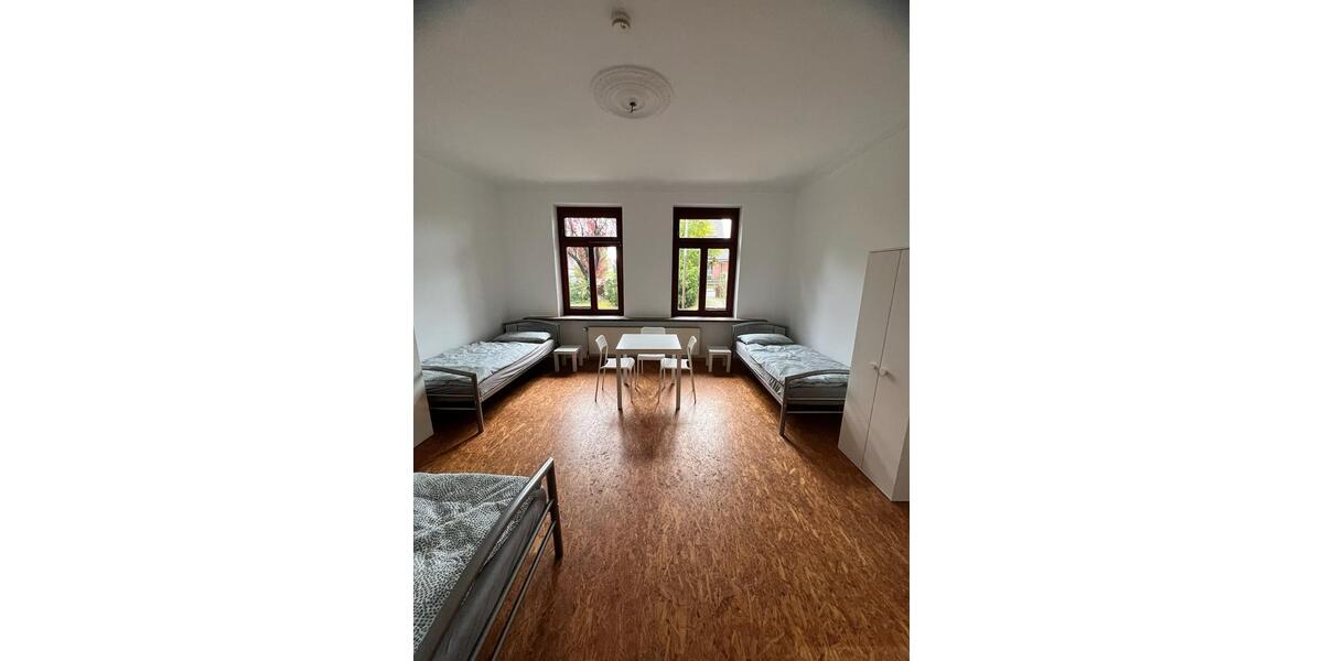 Einfamilienhaus Oststeinbek - 6 Zimmer, 400 m&sup2;, 20&euro; | Angebot:18888376